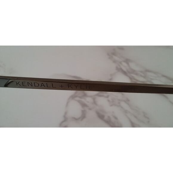 NEW Kendall + Kylie "Skye" Unique Oversized Women's Sunglasses - Picture 6 of 8